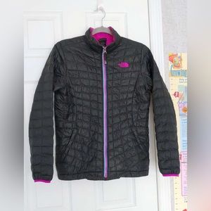 The North Face youth girls Large Thermoball quilted jacket black pink